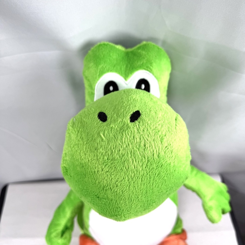 Nintendo Super Mario Bros 16" Yoshi Plush Backpack Bioworld / NEW with Tag - Picture 2 of 7